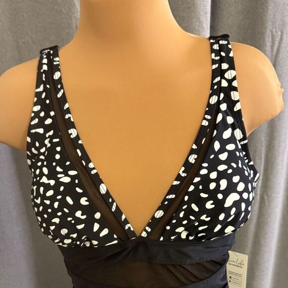 CUPSHE Black and White One-Piece Swimsuit - Picture 2 of 11